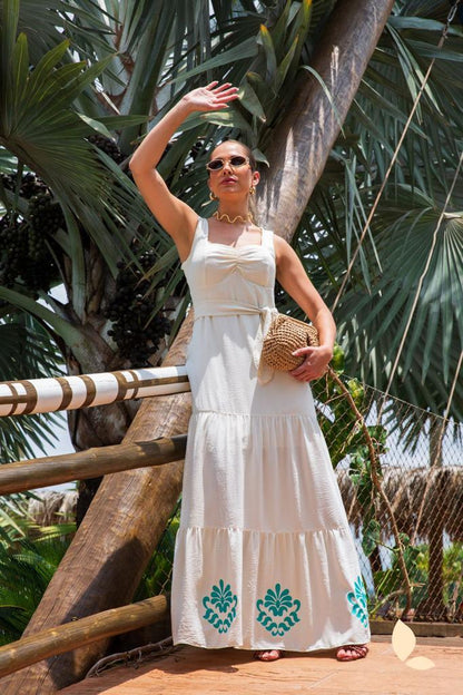 Vestido Off White com Detalhe na Barra